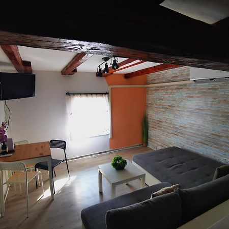Attica Apartment Пула Екстериор снимка