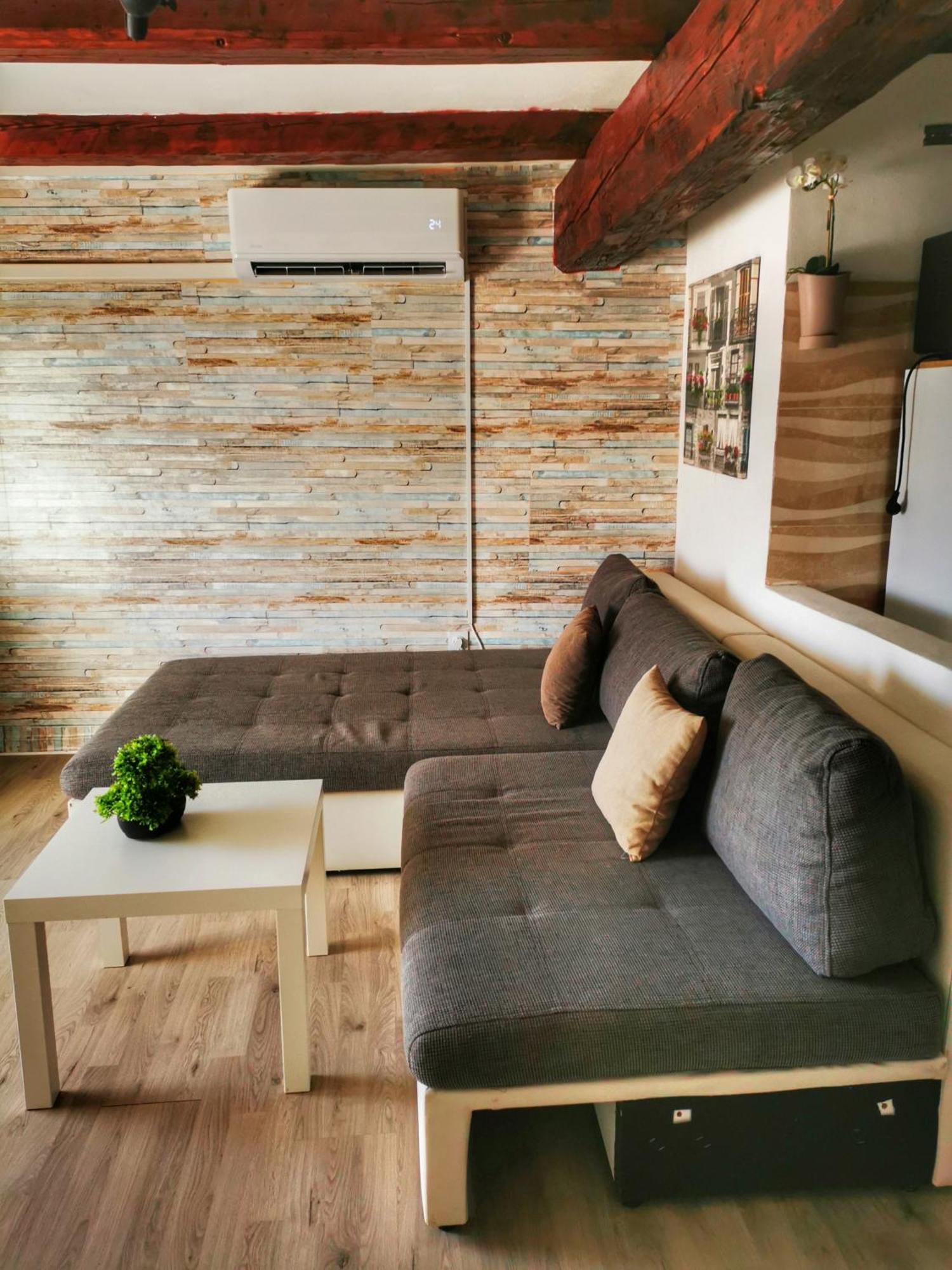 Attica Apartment Пула Екстериор снимка