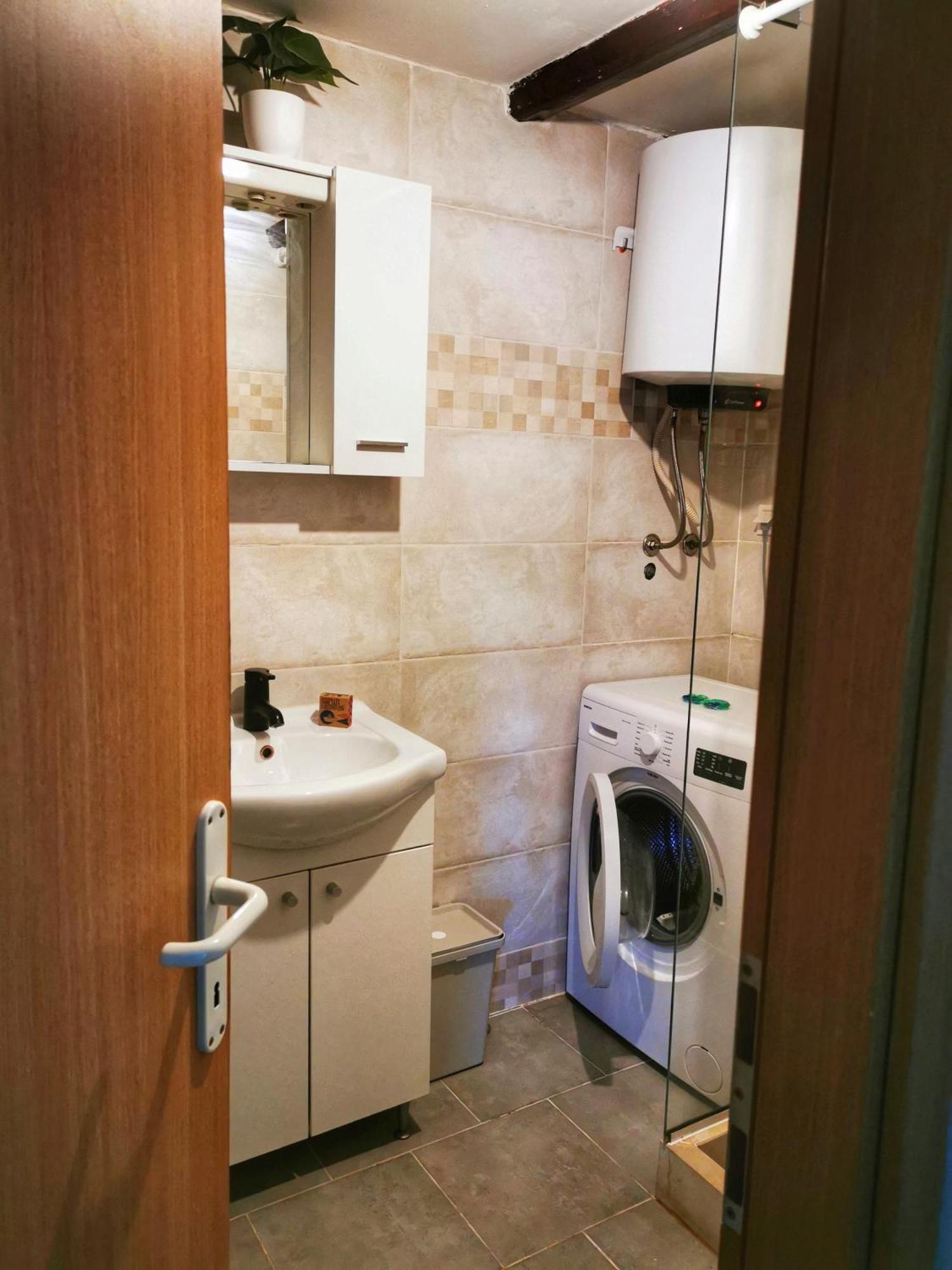 Attica Apartment Пула Екстериор снимка